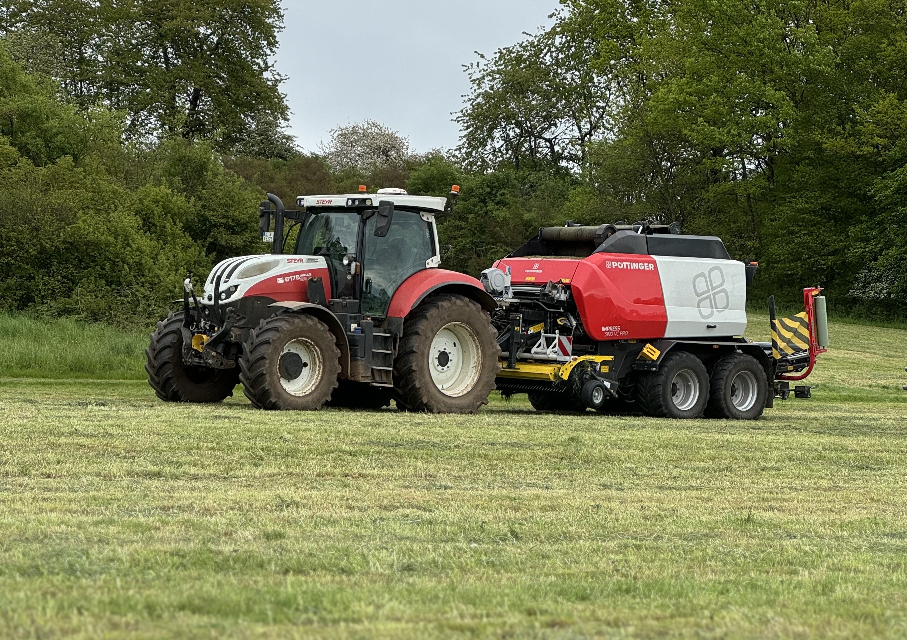 Siloballen pressen und wickeln